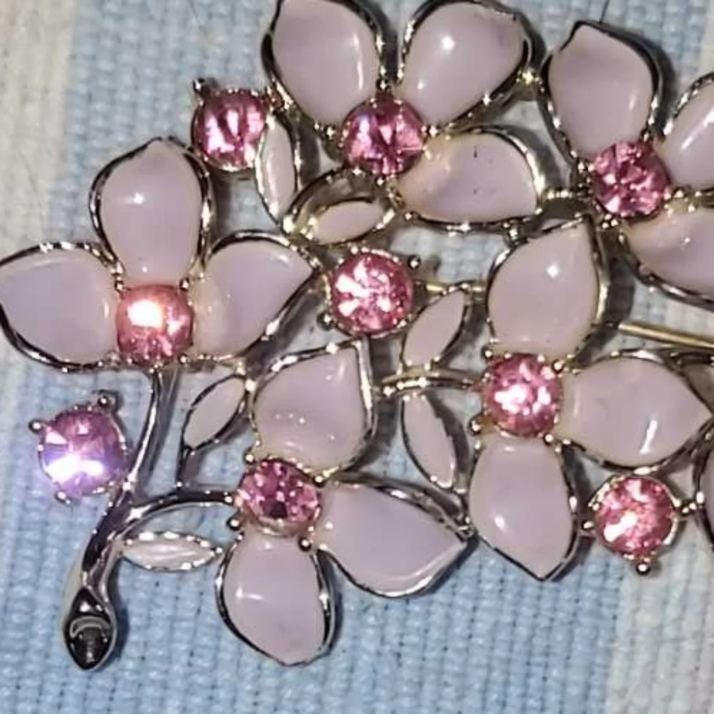 Sarah Coventry Vintage Dogwood Tree Flower Brooch Lilac Purple & Pink